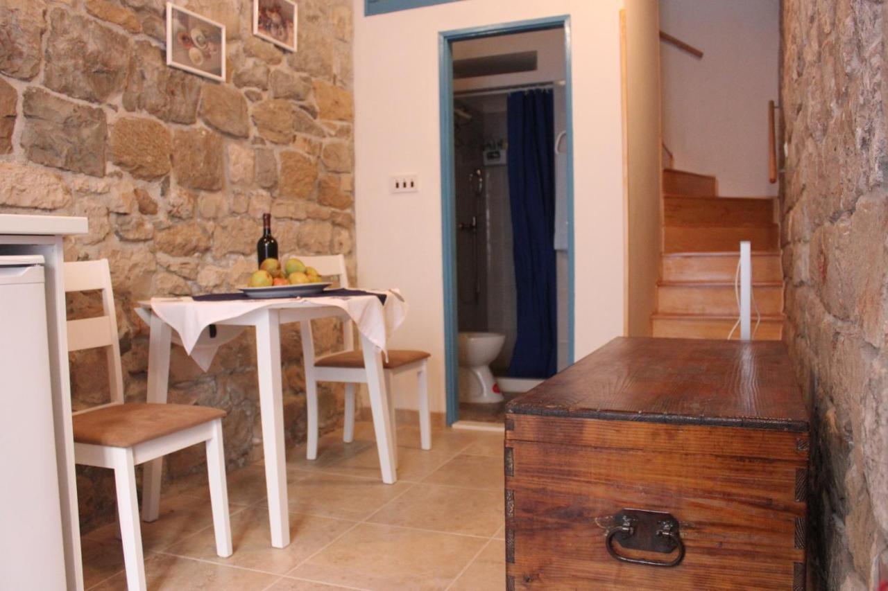 Lira - Studio Apartment Trogir Ngoại thất bức ảnh
